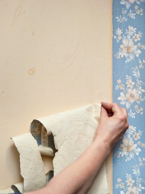 Wallpaper removal in Newtonville, MA by Menjivar's Painting.
